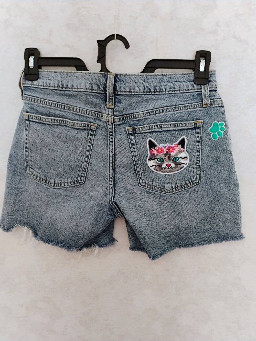 Gap Light‑blue frayed denim shorts with patches Size 2/26